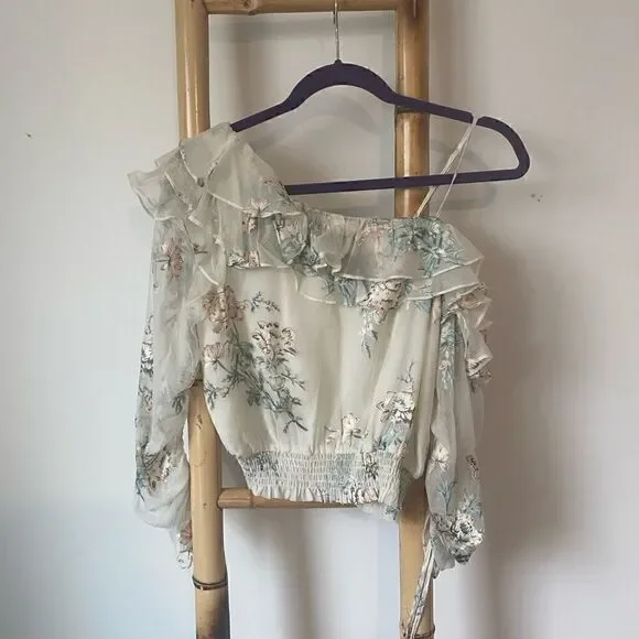 ASTR THE LABEL *NWT* SMALL Ivory Flowered One Shoulder Top - Picture 8 of 9